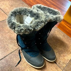 Quechua snow boots (size:8)